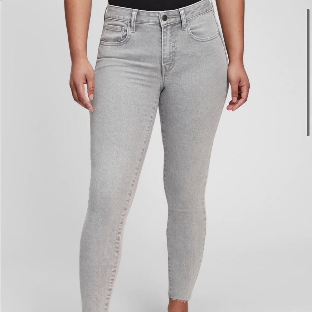 Mid Rise Universal Jegging